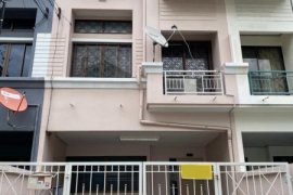 3 Bedroom Townhouse for rent in Sam Sen Nok, Bangkok