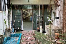Commercial for rent in Khlong Tan Nuea, Bangkok