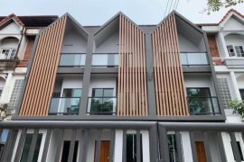 4 Bedroom Townhouse for sale in Suan Luang, Bangkok