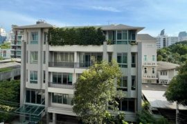 4 Bedroom Office for rent in Khlong Tan Nuea, Bangkok