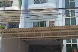Townhouse for Sale or Rent in Wang Thonglang, Bangkok near MRT Lat Phrao 71