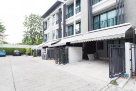 3 Bedroom Townhouse for Sale or Rent in Wang Thonglang, Bangkok