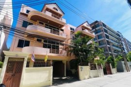 4 Bedroom Townhouse for rent in Khlong Tan Nuea, Bangkok near BTS Phrom Phong