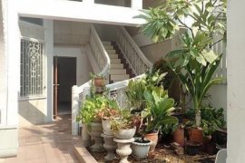 4 Bedroom Townhouse for rent in Silom, Bangkok