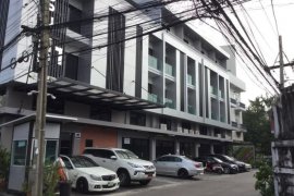 5 Bedroom Townhouse for rent in Chom Phon, Bangkok near MRT Lat Phrao