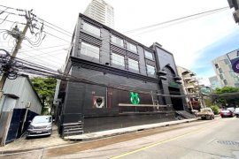 Commercial for rent in Khlong Toei Nuea, Bangkok near BTS Nana