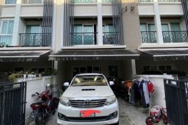 3 Bedroom Townhouse for sale in Bang Kapi, Bangkok