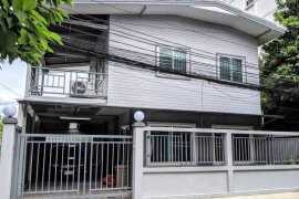 2 Bedroom House for rent in Huai Khwang, Bangkok near MRT Huai Khwang
