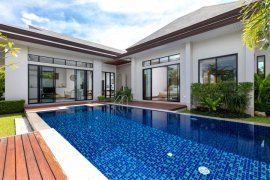 3 Bedroom Condo for sale in Choeng Thale, Phuket