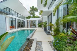 3 Bedroom Condo for sale in Si Sunthon, Phuket