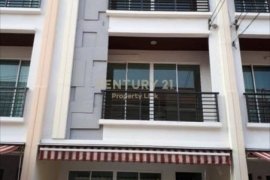 3 Bedroom Townhouse for sale in Chan Kasem, Bangkok near MRT Chankasem