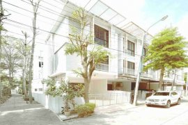 3 Bedroom Townhouse for sale in Areeya Mandarina Sukhumvit 77, Suan Luang, Bangkok