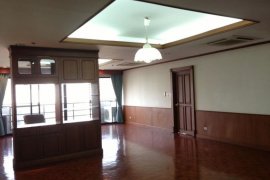 3 Bedroom Condo for sale in Khlong Toei Nuea, Bangkok near MRT Phetchaburi 3 Bedroom Condo for sale in Khlong Toei Nuea, Bangkok near MRT Phetchaburi