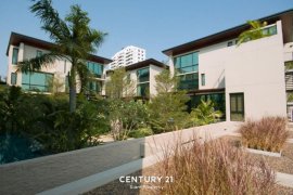 3 Bedroom House for rent in Phra Khanong Nuea, Bangkok near BTS Ekkamai