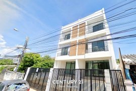 4 Bedroom House for sale in Bang Chak, Bangkok