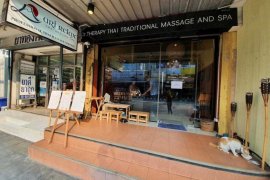 Commercial for rent in Khlong Tan Nuea, Bangkok