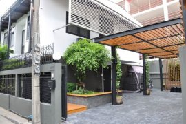 3 Bedroom House for rent in Khlong Tan Nuea, Bangkok