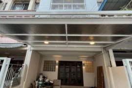 3 Bedroom Townhouse for sale in Bang Chak, Bangkok