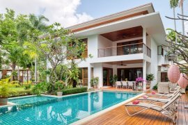 4 Bedroom House for sale in Bang Chak, Bangkok