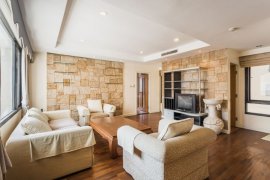 2 Bedroom Condo for Sale or Rent in Baan Piya Sathorn, Thung Maha Mek, Bangkok near BTS Sala Daeng