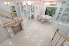 3 Bedroom Townhouse for rent in Bang Phong Pang, Bangkok
