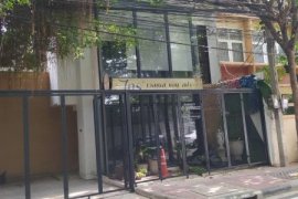 Office for rent in Silom, Bangkok near MRT Silom