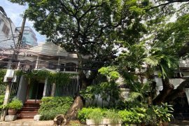 3 Bedroom Commercial for rent in Khlong Toei Nuea, Bangkok near BTS Asoke