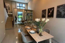 3 Bedroom Townhouse for sale in Arden Pattanakarn, Suan Luang, Bangkok